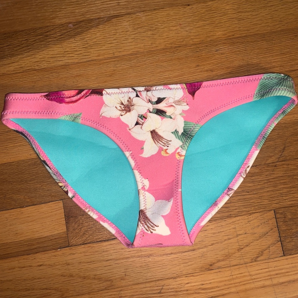 Never worn Triangl bottoms